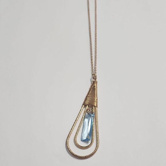 Elegant Gold and Blue Pendant Necklace - Picture 1 of 3